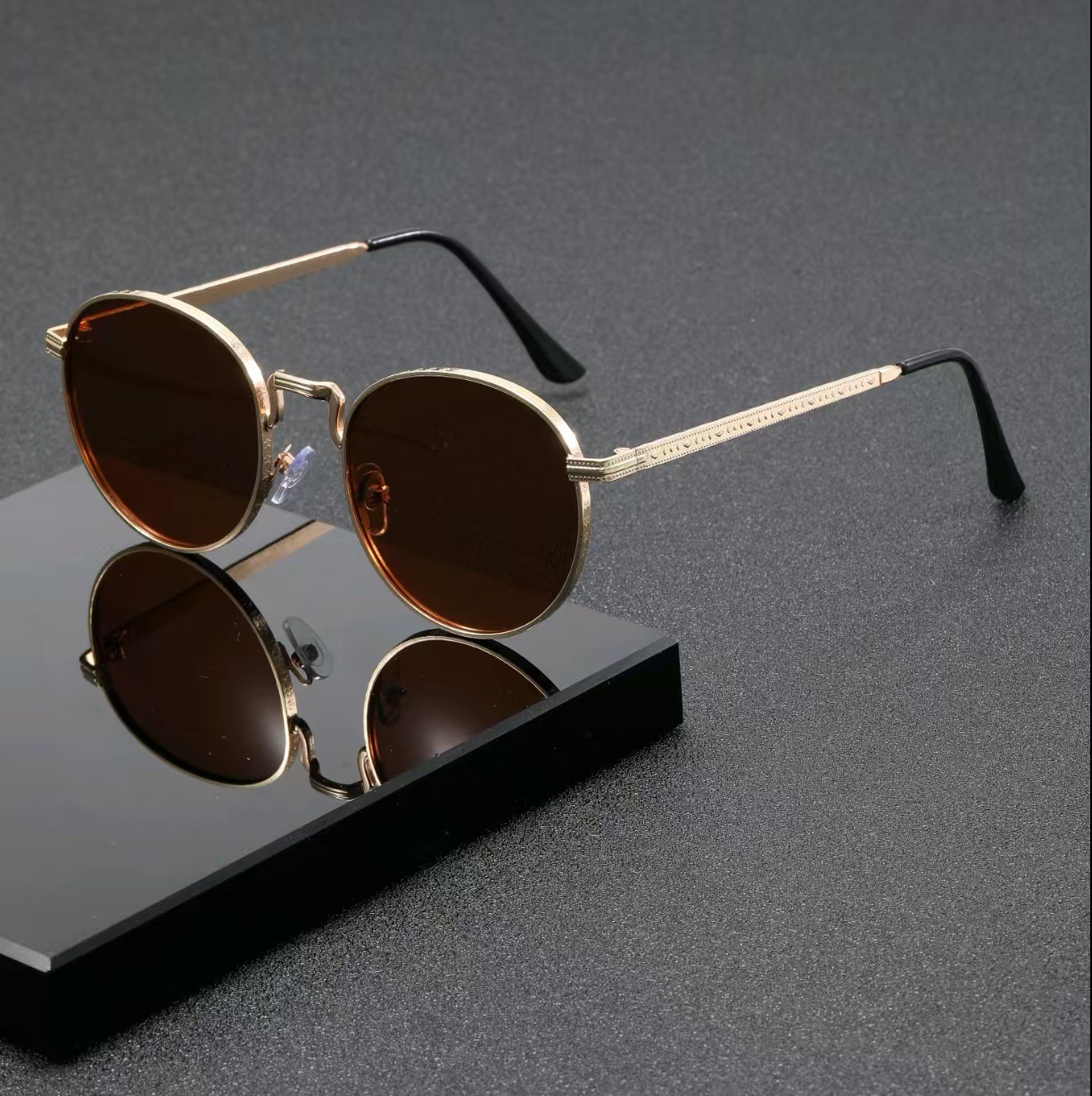 แว่นกันแดดทรงกลมคลาสสิกสำหรับผ - Vintage Fashion Enthusiasts บทวิจารณ์และราคา